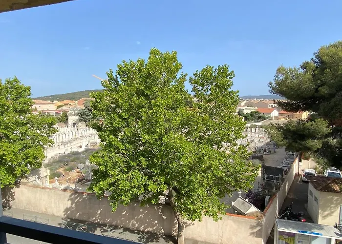La Sanary - Sleep In Sanary